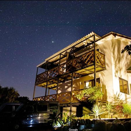 Mambo Hostel Okinawa Мотобу Екстер'єр фото