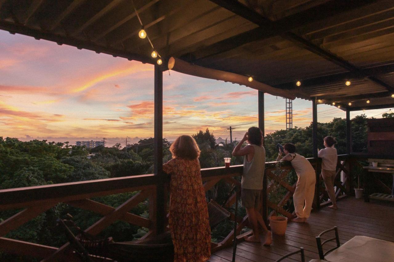 Mambo Hostel Okinawa Мотобу Екстер'єр фото
