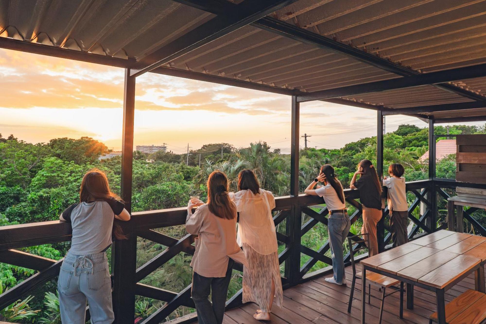 Mambo Hostel Okinawa Мотобу Екстер'єр фото